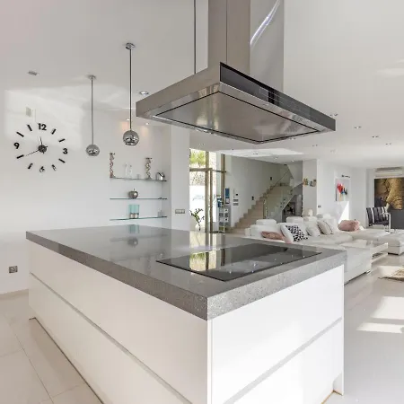 Azure By Interhome *
